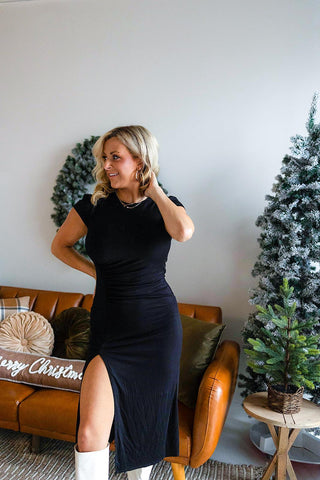 SHORT SLEEVE MIDI DRESS WITH SHIRRTING DETAIL
