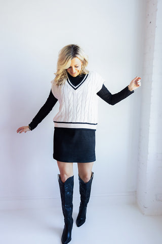 TARA V-NECK CABLE SWEATER (Ivory)