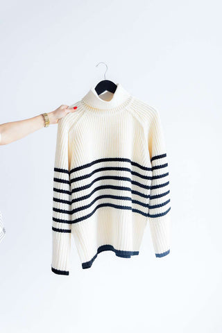 TURTLE NECK (BLACK/CREAM) SWEATER