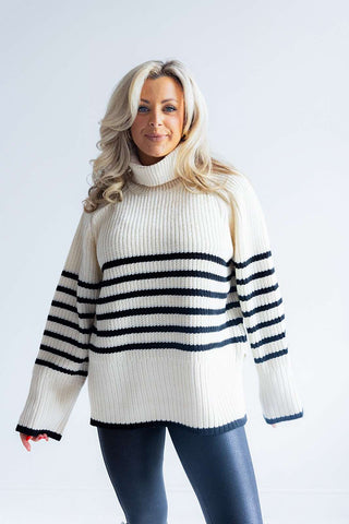 TURTLE NECK (BLACK/CREAM) SWEATER