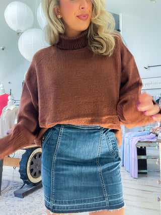 OVERSIZED TURTLENECK SWEATER (CHESTNUT)