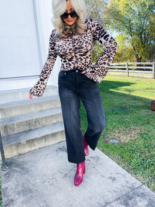 LEOPARD VELVET SLEEVE TOP