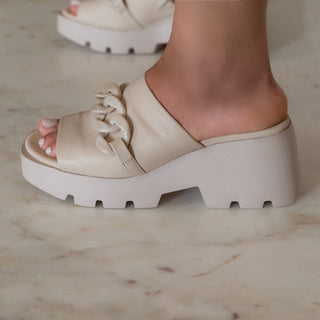 ISO IN BEIGE PLATFORM SANDALS - NAKED FEET