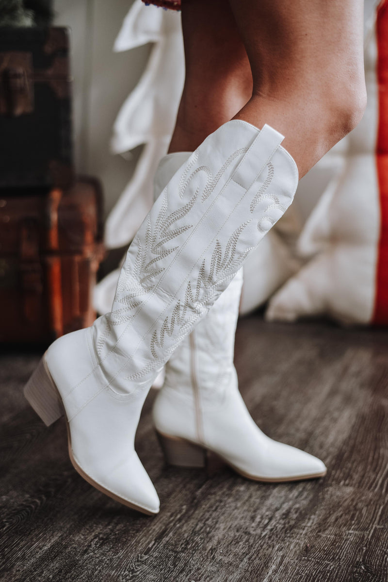WESTERN WHITE BOOTS WITH EMBROIDERY